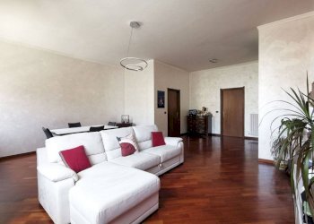 Salone - Quadrilocale via Stefano Clemente, 8, Torino (zona San Donato) - foto 3