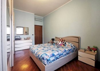 Camera da letto - Quadrilocale via Stefano Clemente, 8, Torino (zona San Donato) - foto 14