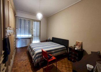 Camera da letto - Trilocale via Lorenzo Bertano, 3, Cuneo (zona Centro) - foto 13