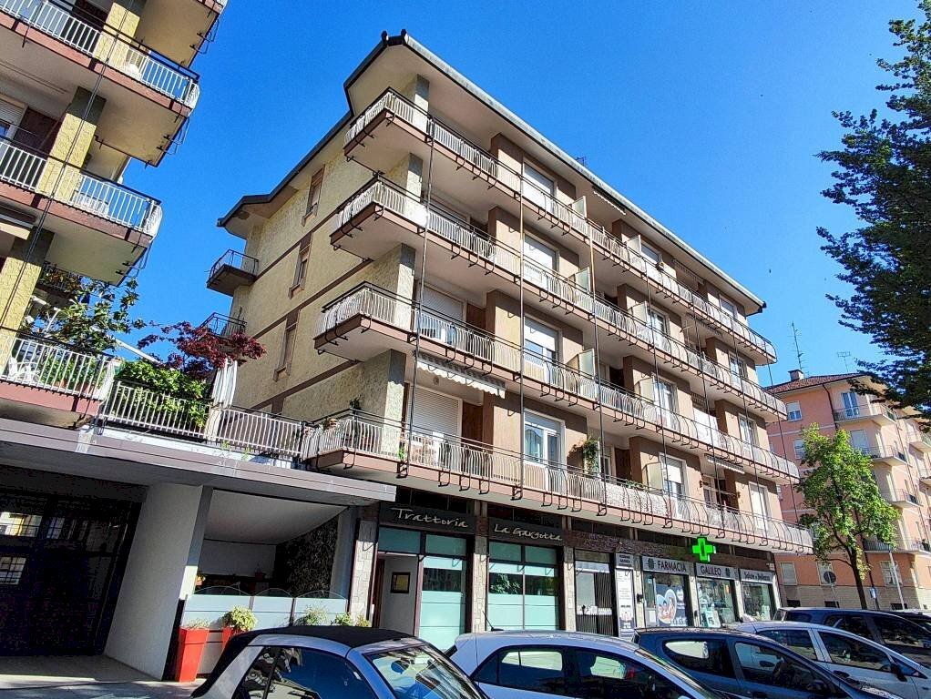 Facciata - Trilocale via Antonio Bassignano, 67, Cuneo (zona Centro) - foto 3