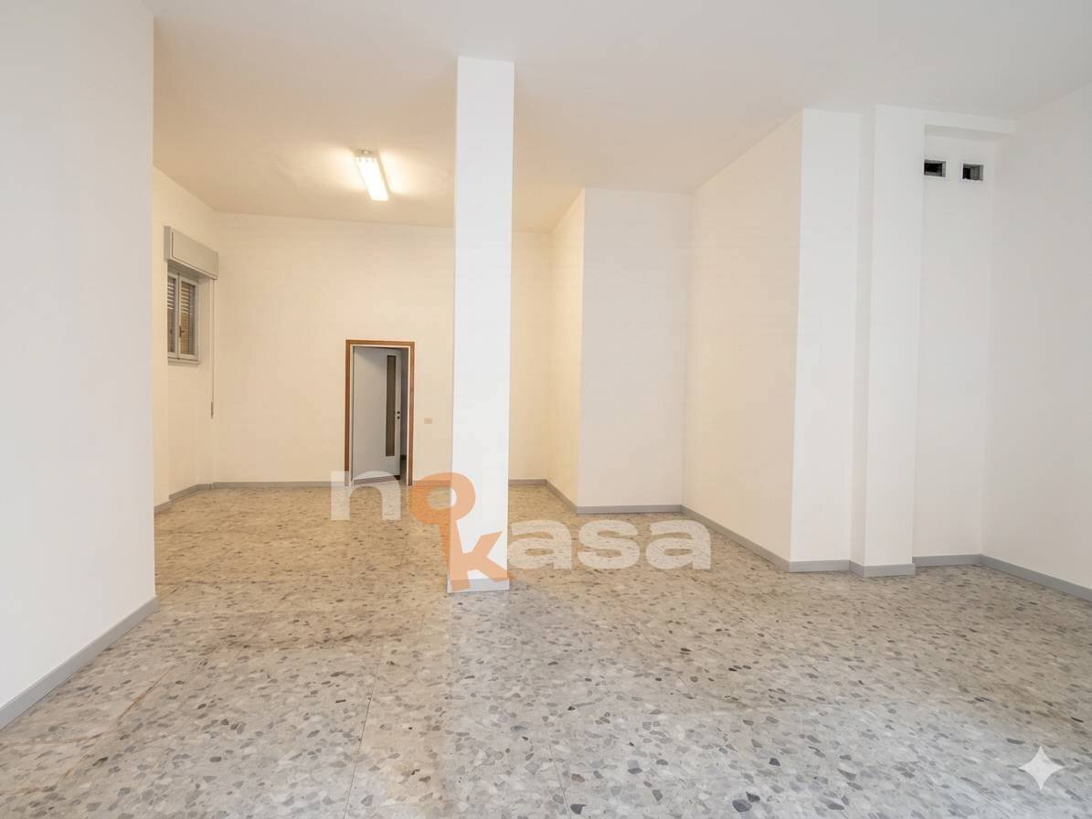 Foto 3 - Locale Commerciale via Genova
 
28, Busto Arsizio - foto 3