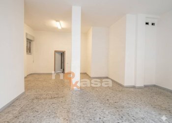 Foto 3 - Commercial Premises via Genova
 
28, Busto Arsizio - photo 3