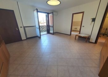 soggiorno - Three-room apartment via Vittorio Emanuele, Dovera - photo 3