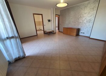 soggiorno - Three-room apartment via Vittorio Emanuele, Dovera - photo 5