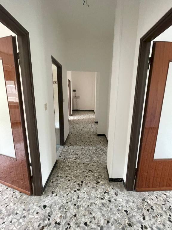 Corridoio - Appartamento via Pietro Parnisetti, 4, Alessandria - foto 1