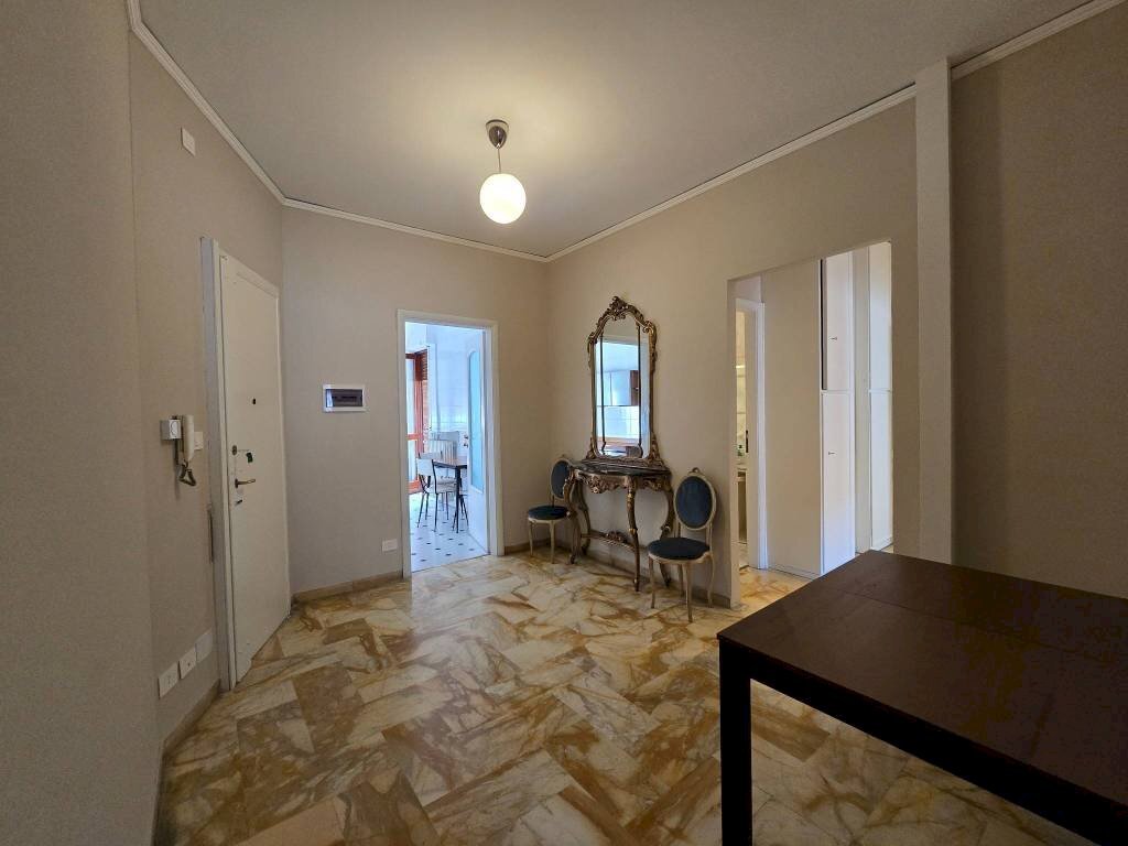 Ingresso - Appartamento via Gabriele Chiabrera, 44, Torino (zona San Salvario) - foto 1