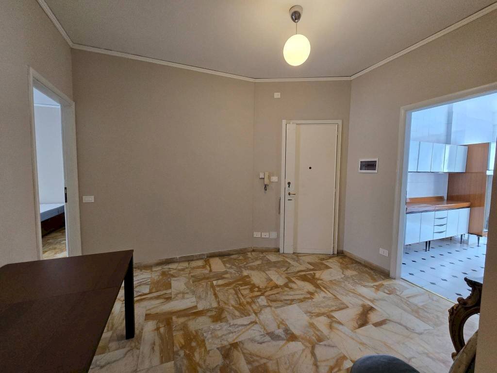 Ingresso - Appartamento via Gabriele Chiabrera, 44, Torino (zona San Salvario) - foto 2