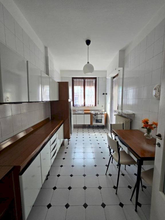 Cucina - Appartamento via Gabriele Chiabrera, 44, Torino (zona San Salvario) - foto 3