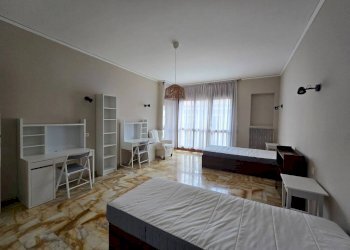 Camera da letto - Appartamento via Gabriele Chiabrera, 44, Torino (zona San Salvario) - foto 10