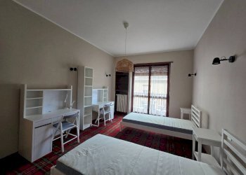 Camera da letto - Appartamento via Gabriele Chiabrera, 44, Torino (zona San Salvario) - foto 17