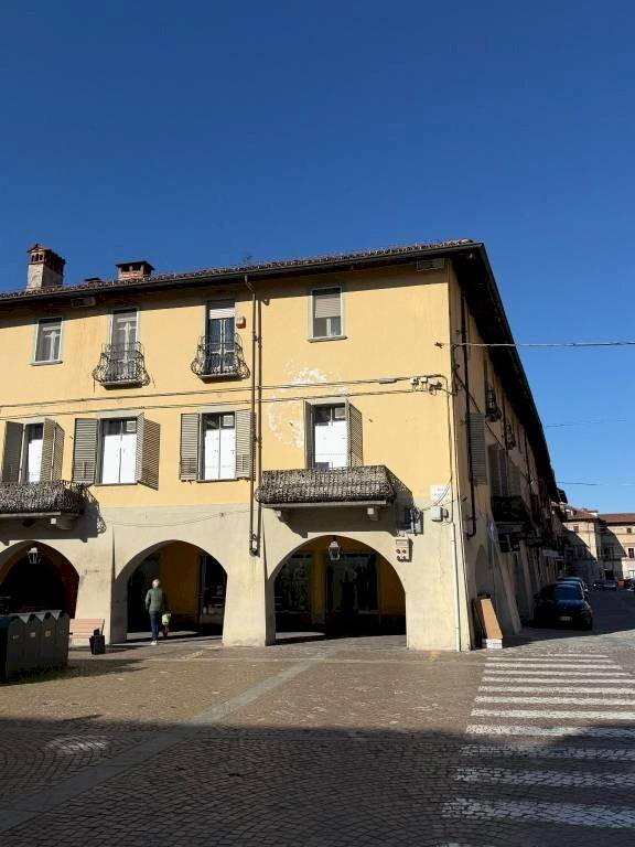 Facciata - Shop piazza Sant'Agostino, Carmagnola - photo 1