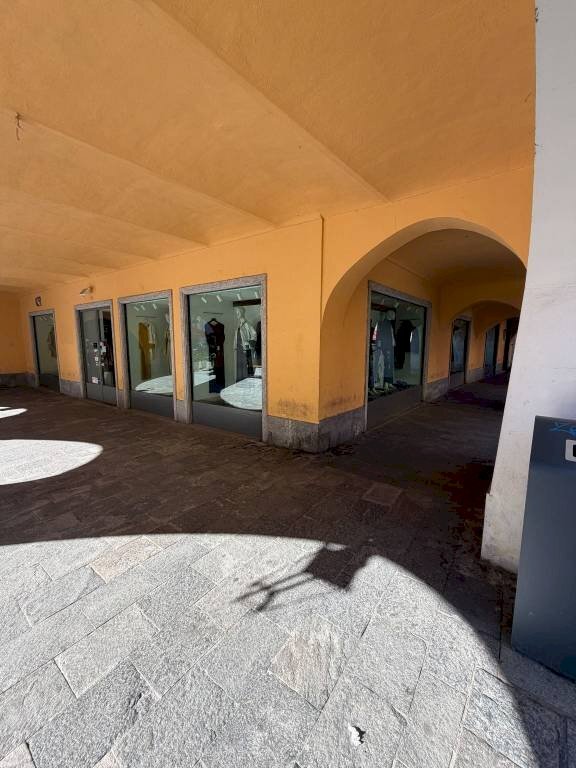 Interno palazzo - Shop piazza Sant'Agostino, Carmagnola - photo 3
