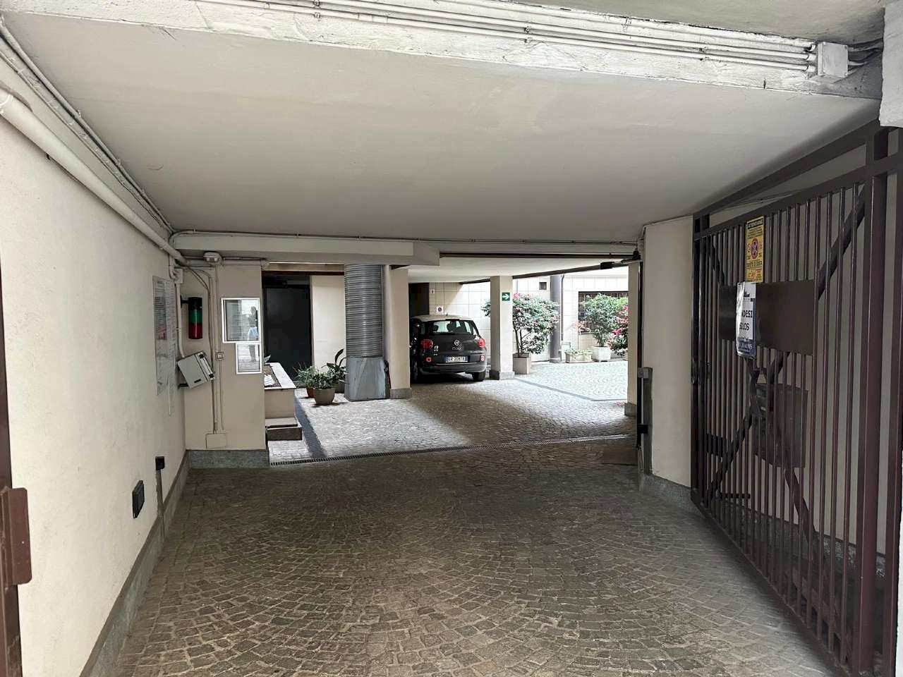 4 - Auto Silos via Principe Amedeo, 26, Torino (neighborhood Centro) - photo 2