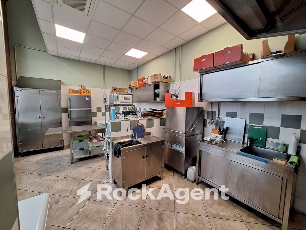 Interno non residenziale - Alimentari - Gastronomia via Vittorio Veneto, Langhirano - foto 2