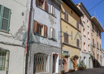 Facciata - Casa indipendente via Giuseppe Garibaldi, Dovadola - foto 1