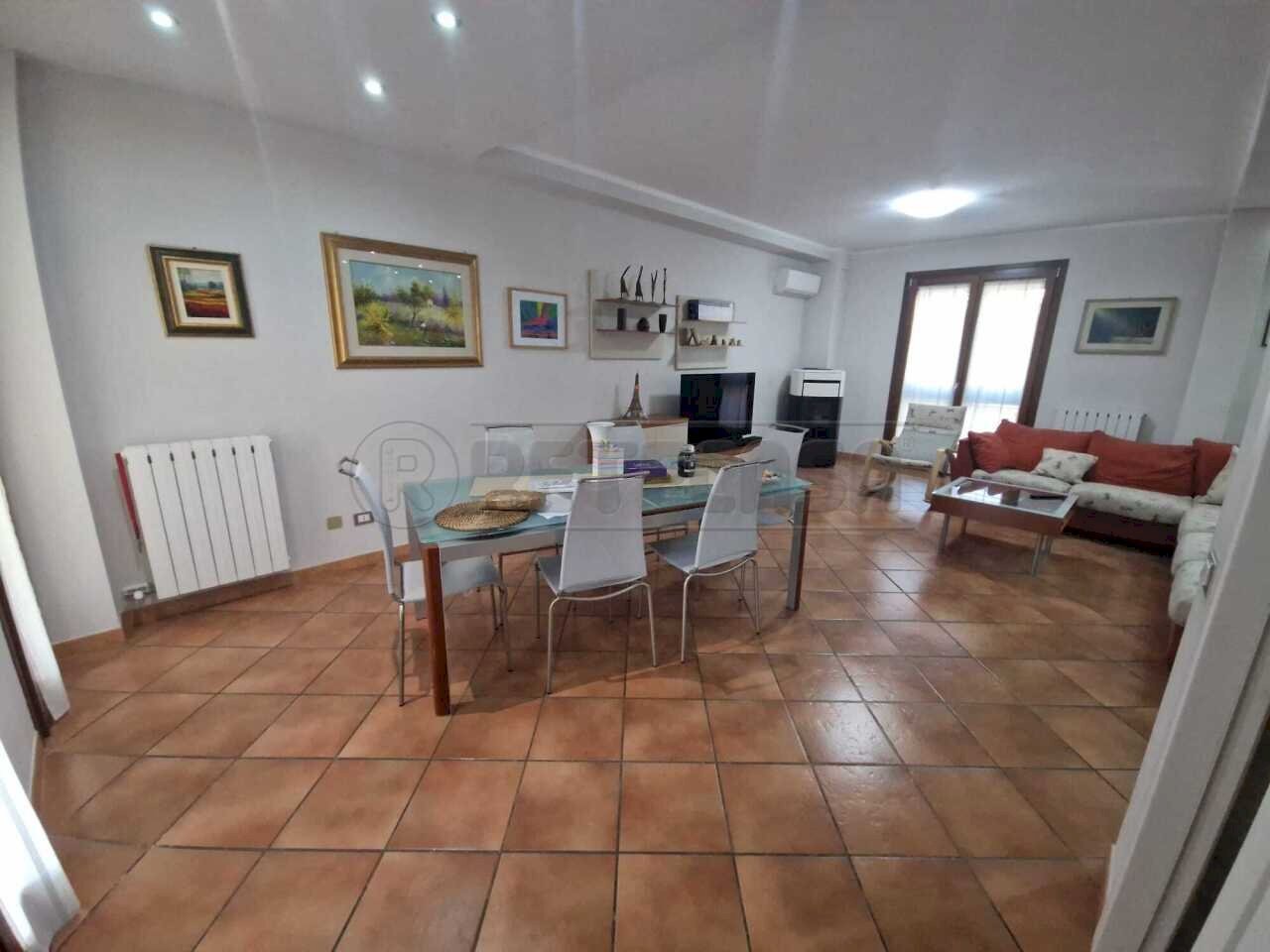 WhatsApp Image 2026-04-28 at 10.39.18 (1).jpeg - Villa a Schiera Via Ugo Fornasari, Castelvetro Piacentino - foto 2