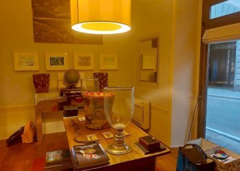 negozio - Commercial Premises Piazza del Duomo, Prato - photo 2