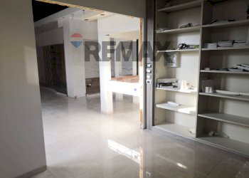 Shop Modena, MO, Modena (neighborhood Crocetta) - photo 8