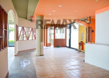 Locale Commerciale via rampinelli, 5 
 Brembate di Sopra, Brembate di Sopra - foto 6