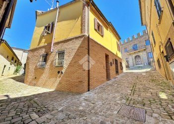 Semi-detached house Piazza 4 Novembre, Vallefoglia - photo 1