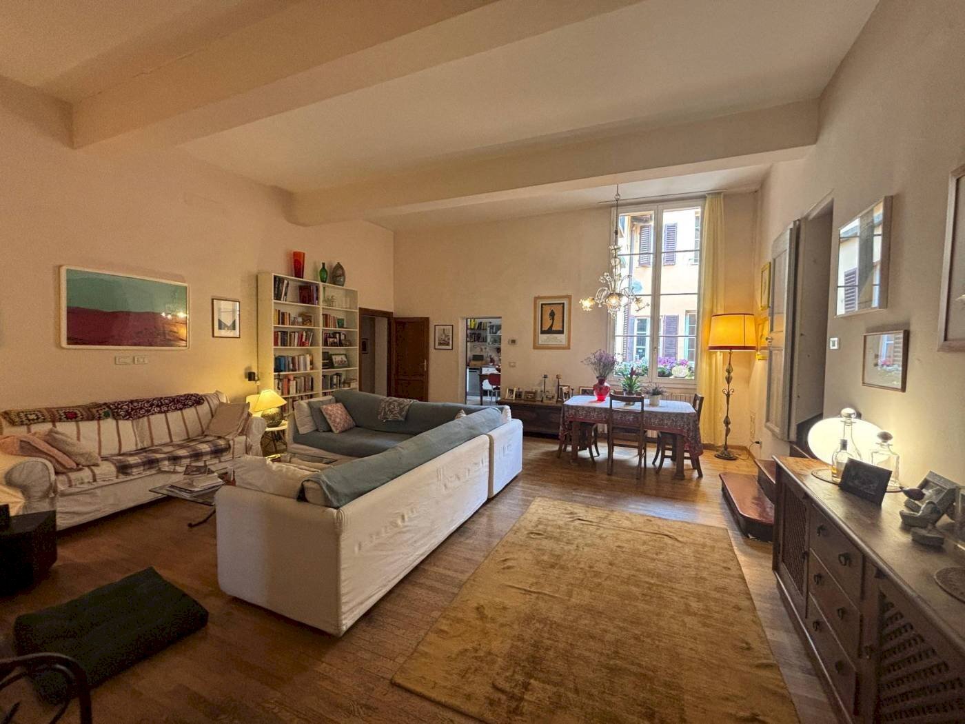 Salone - Appartamento Piazza Giosuè Carducci 4, Bologna (zona Santo Stefano) - foto 2