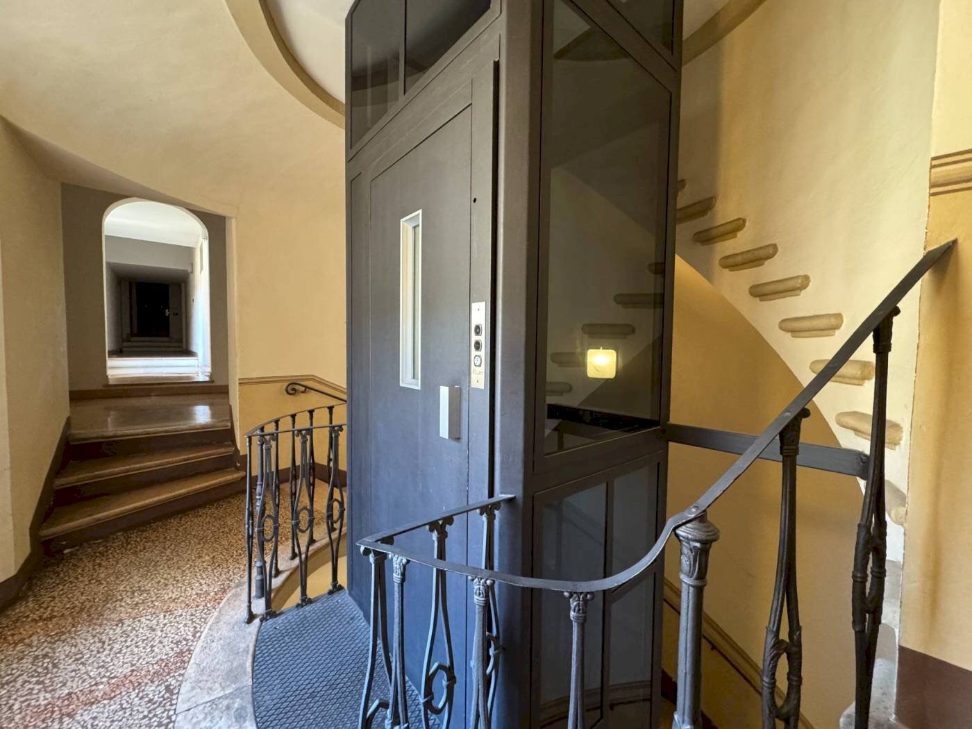 Interno palazzo - Bilocale Via San Giorgio, Bologna (zona Centro Storico) - foto 3