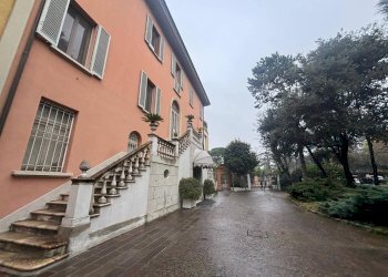 Cortile interno - Monolocale Via Castiglione, Bologna (zona Santo Stefano) - foto 1