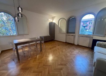 Salone - Monolocale Via Castiglione, Bologna (zona Santo Stefano) - foto 4