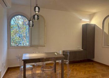 Salone - Monolocale Via Castiglione, Bologna (zona Santo Stefano) - foto 5