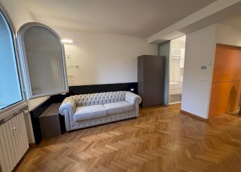 Camera da letto - Monolocale Via Castiglione, Bologna (zona Santo Stefano) - foto 6