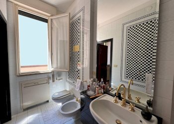 Bagno - Appartamento Via San Petronio Vecchio, Bologna (zona Santo Stefano) - foto 24