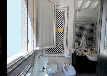 Bagno - Appartamento Via San Petronio Vecchio, Bologna (zona Santo Stefano) - foto 25