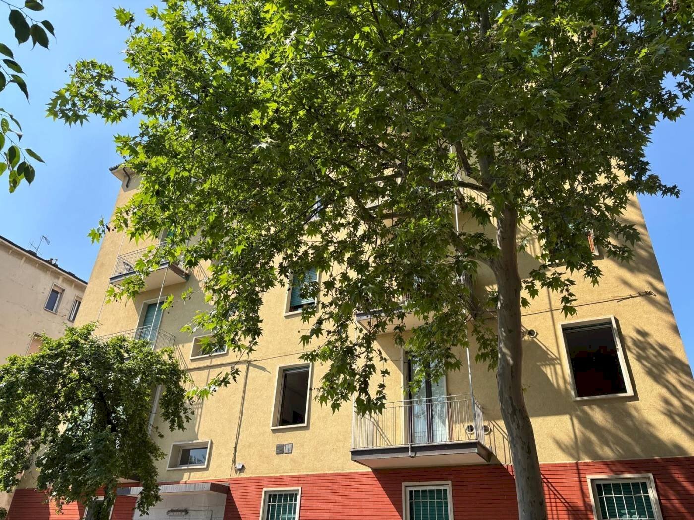 Facciata - Box Via Filippo Beroaldo, Bologna (zona San Donato) - foto 1