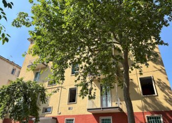 Facciata - Box Via Filippo Beroaldo, Bologna (zona San Donato) - foto 1