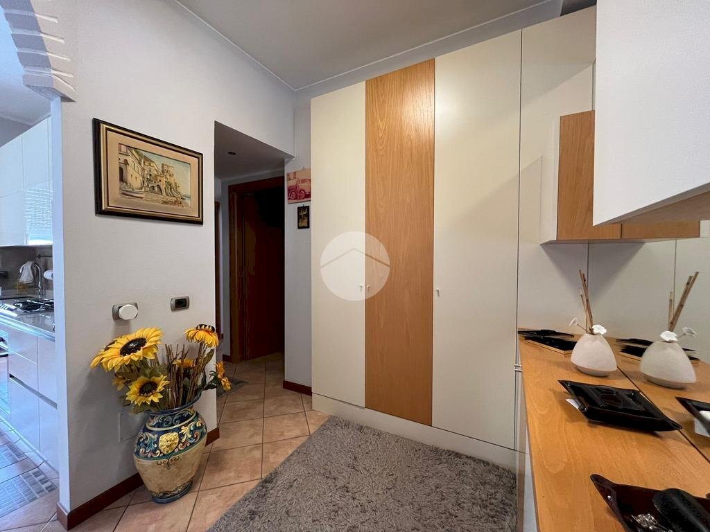 Three-room apartment Via Giuseppe Carozzi, Milano (neighborhood Inganni) - photo 2
