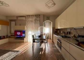 Three-room apartment Via Giuseppe Carozzi, Milano (neighborhood Inganni) - photo 4