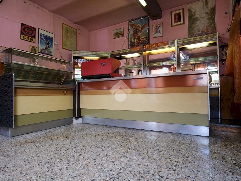 Negozio Via Massarenti, Bologna (zona Massarenti) - foto 1