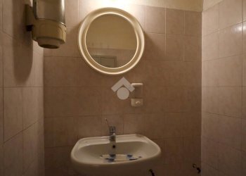 Shop Via Massarenti, Bologna (neighborhood Massarenti) - photo 19