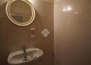 Shop Via Massarenti, Bologna (neighborhood Massarenti) - photo 20