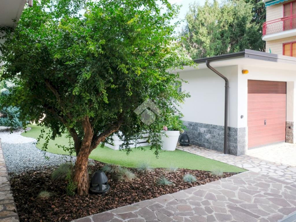 Portion of a house Via Giacomo Puccini, Cormano - photo 2