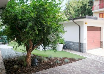 Portion of a house Via Giacomo Puccini, Cormano - photo 2