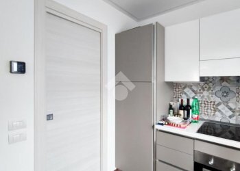 Portion of a house Via Giacomo Puccini, Cormano - photo 12