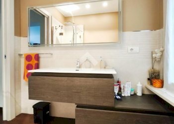 Portion of a house Via Giacomo Puccini, Cormano - photo 18