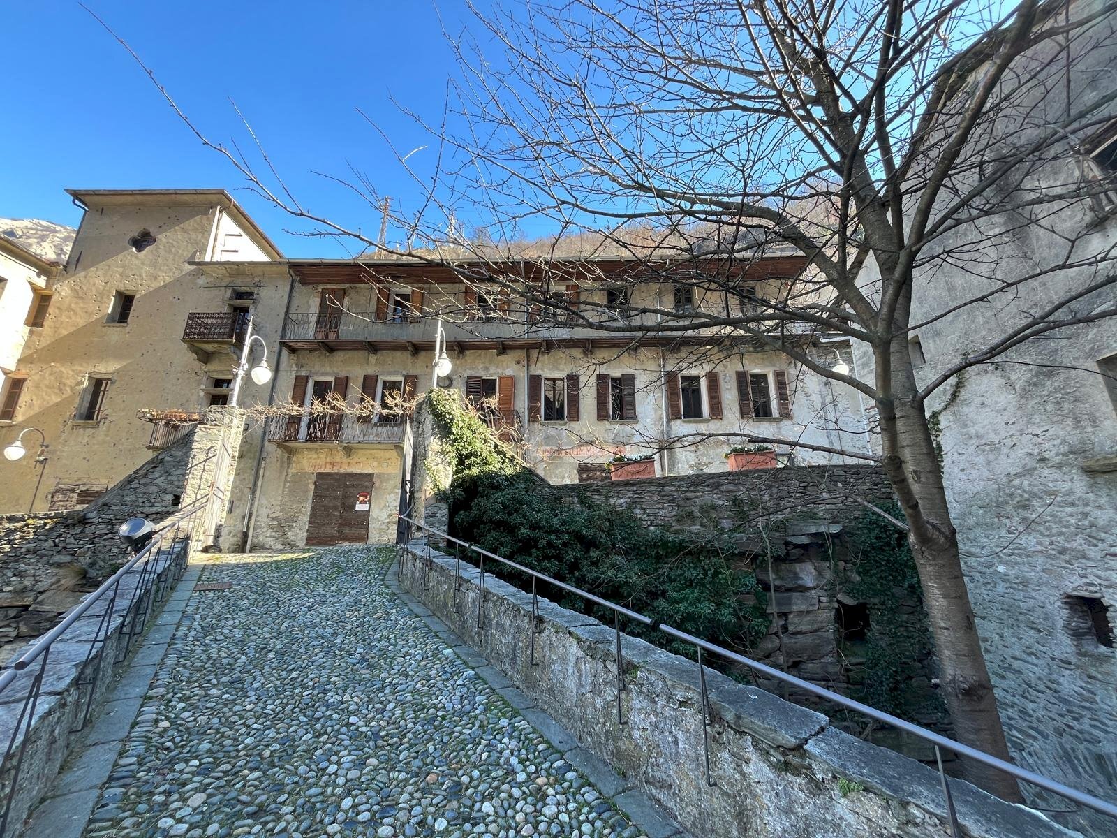 Hotel - Accommodation facility Via Vittorio Emanuele, 41, Bard - photo 2