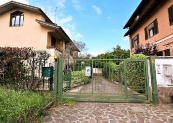 Villa Monza - foto 1