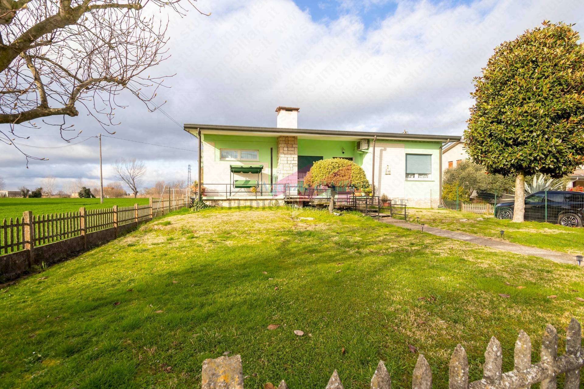 Foto 1 - Casa indipendente via Bugno
 
586, Bergantino - foto 1