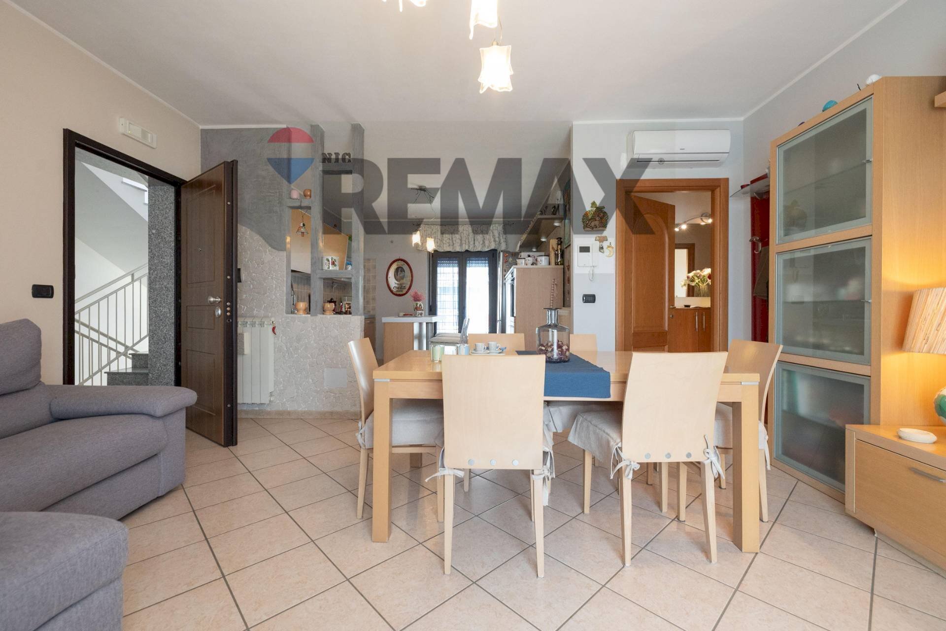 Sala da pranzo - Appartamento Via Appia
 
168, San Nicola la Strada - foto 2