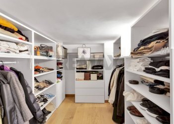 Cabina armadio - Bilocale Via Ajaccio
 
3, Milano - foto 15