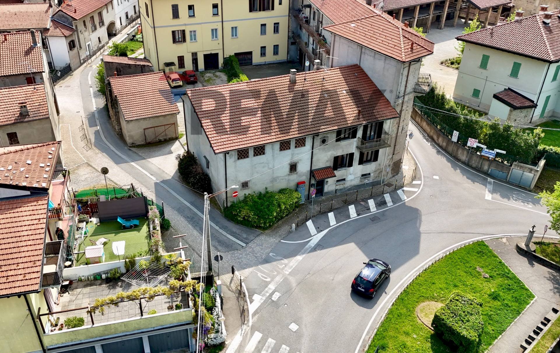 Edificio all\'aperto - Casa semi indipendente via Cerea
 
22, Gazzada Schianno - foto 1