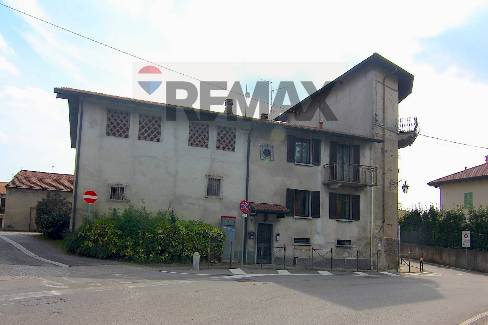 Edificio all\'aperto - Casa semi indipendente via Cerea
22, Gazzada Schianno - foto 2